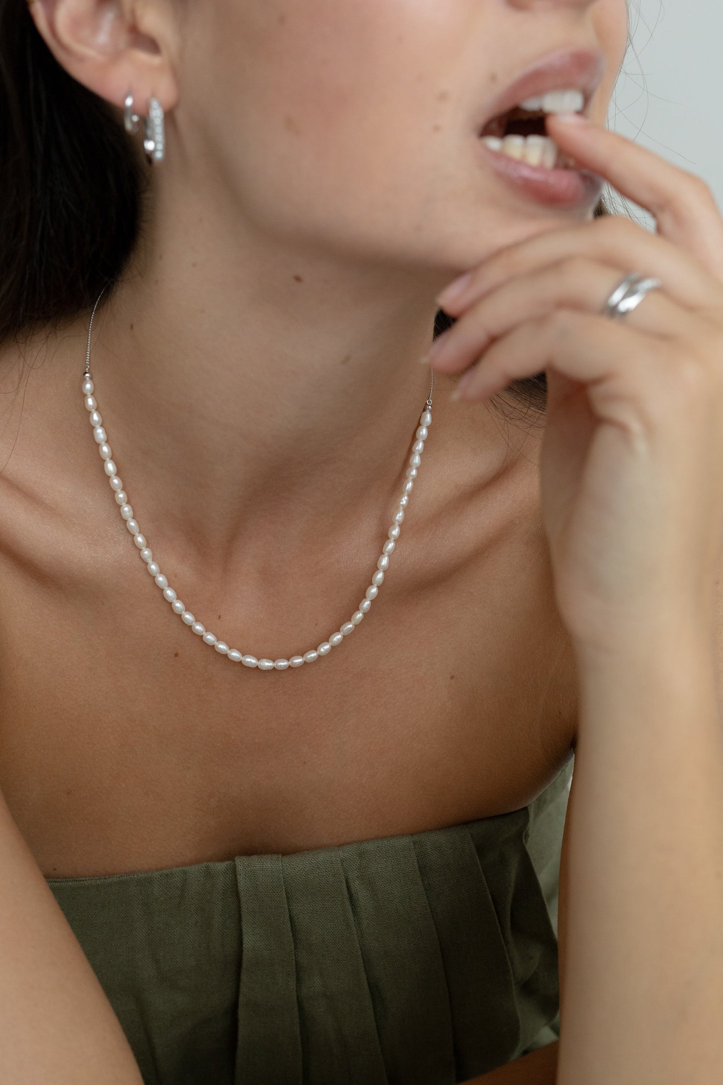 NOLI'S PEARL HOOPS